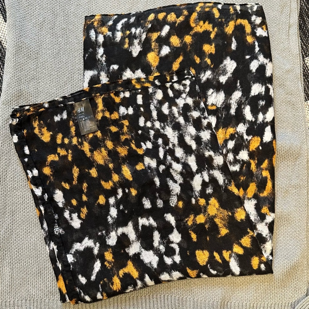 H&M Women's Animal Print Infinity Scarf